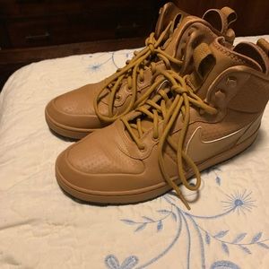 Nike mid winter shoes